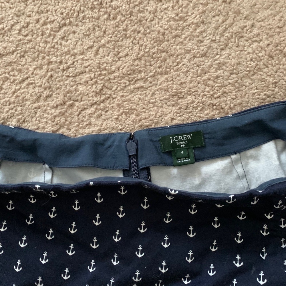 J Crew Skirt. Size 6. Stretch. Navy with anchors - Picture 2 of 3